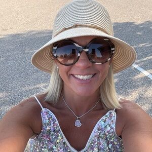 Meet your Posher, Jeni